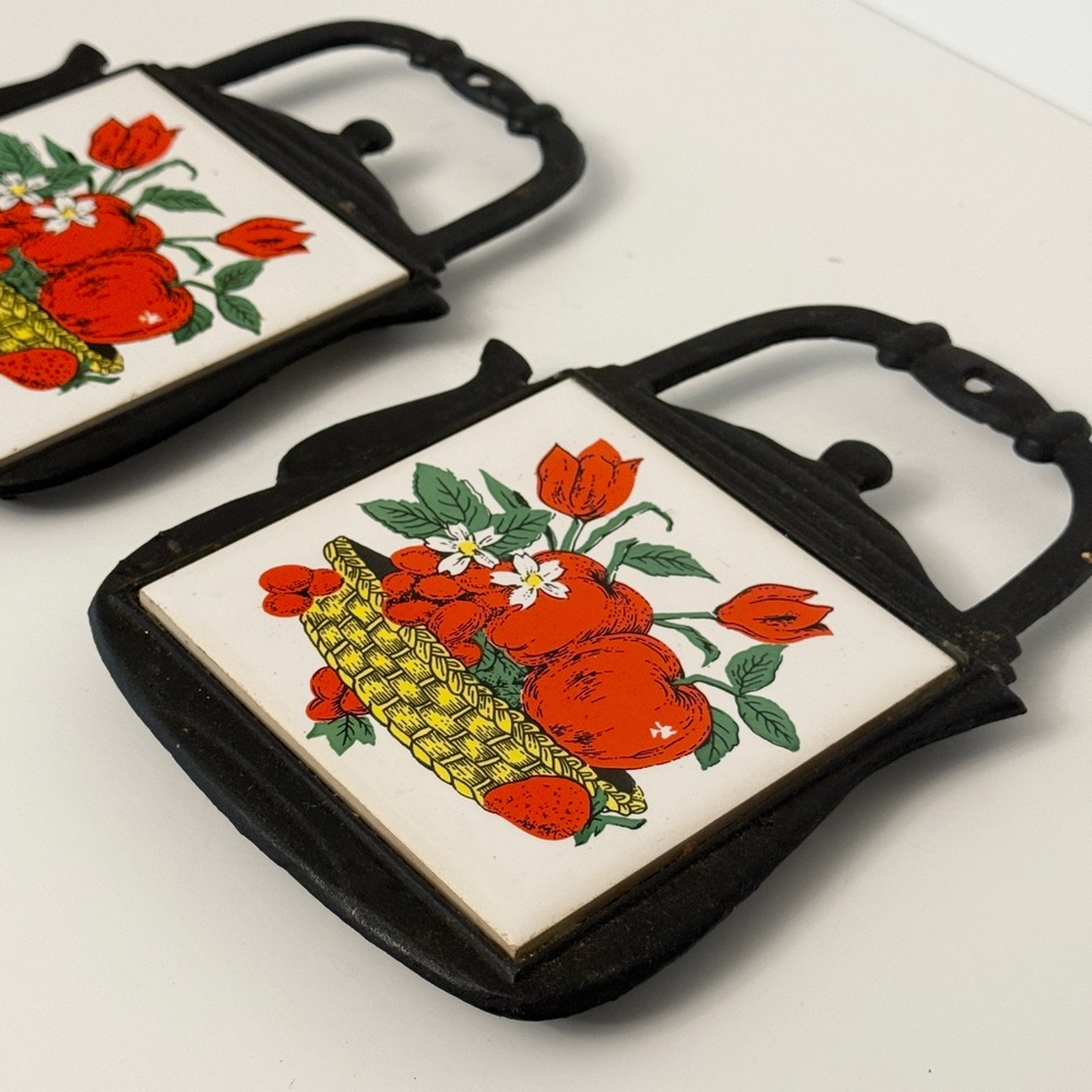 Vintage Apple Teapot Cast Iron Trivet, Hot Plate, Ceramic Tile, Fruit Basket - Picture 4 of 7